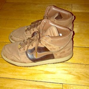 Nike Mighty Crown Dunks size 12 US 100% Authentic